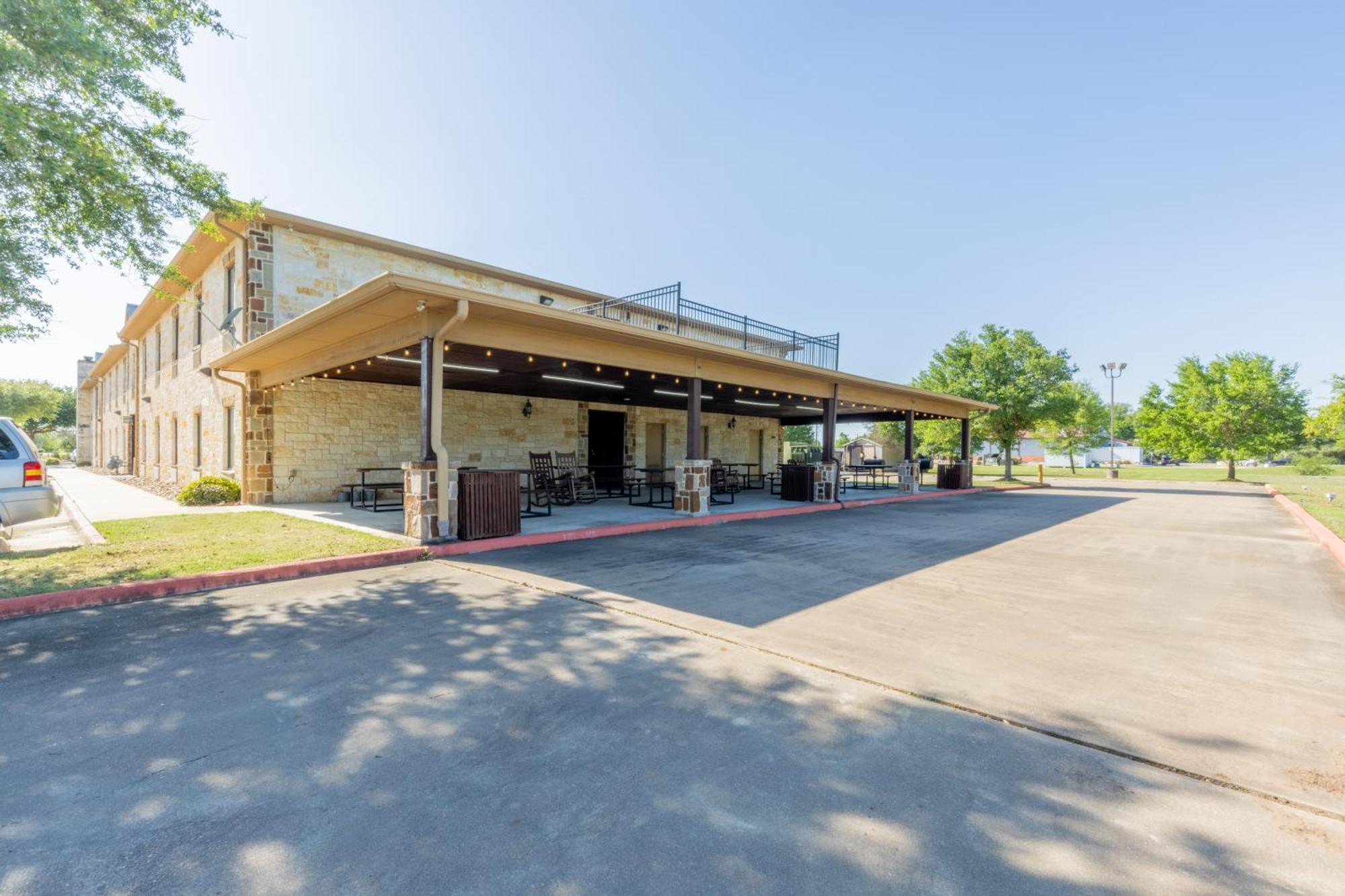 Hotel Texas Hallettsville ภายนอก รูปภาพ