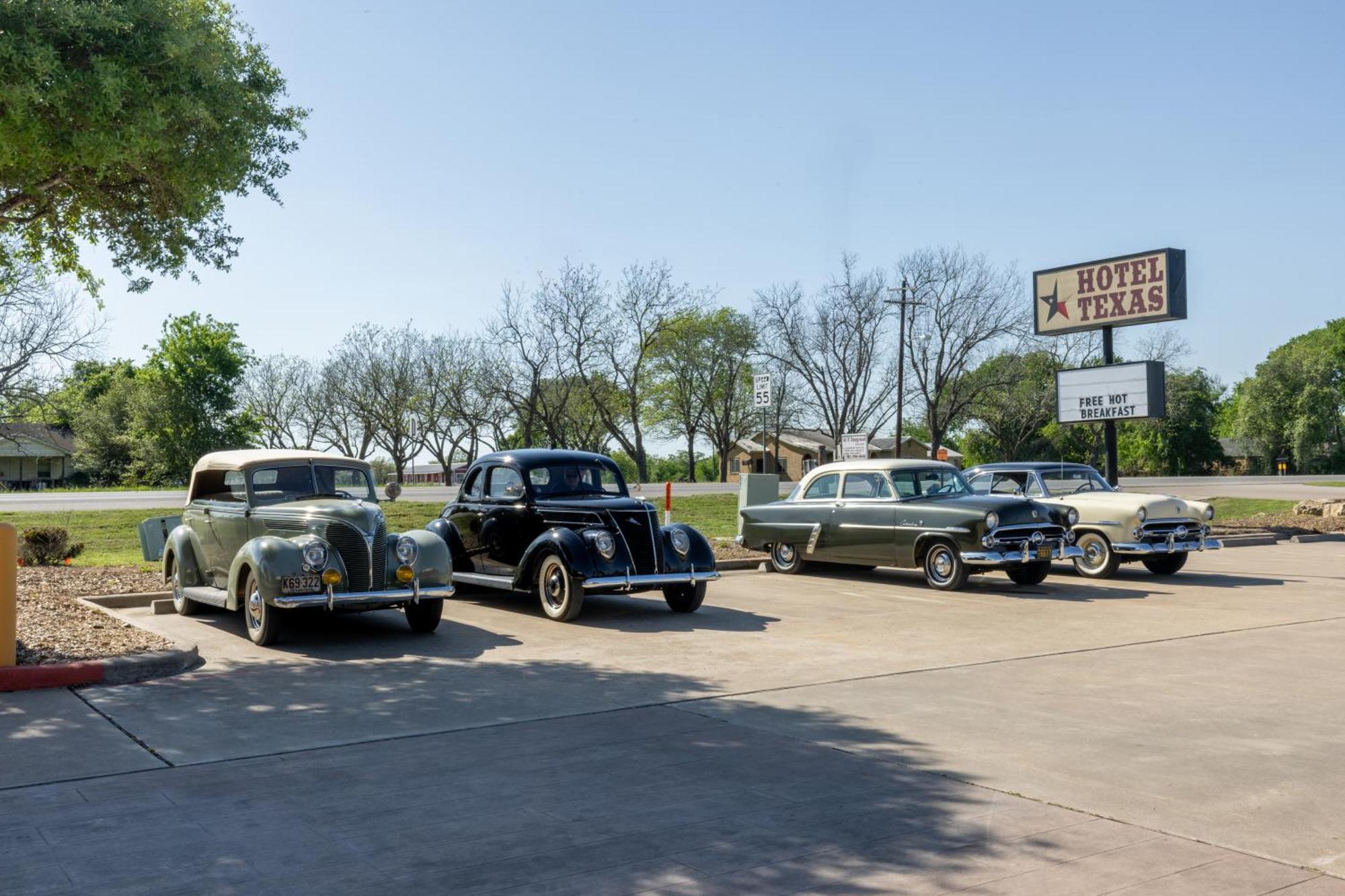 Hotel Texas Hallettsville ภายนอก รูปภาพ