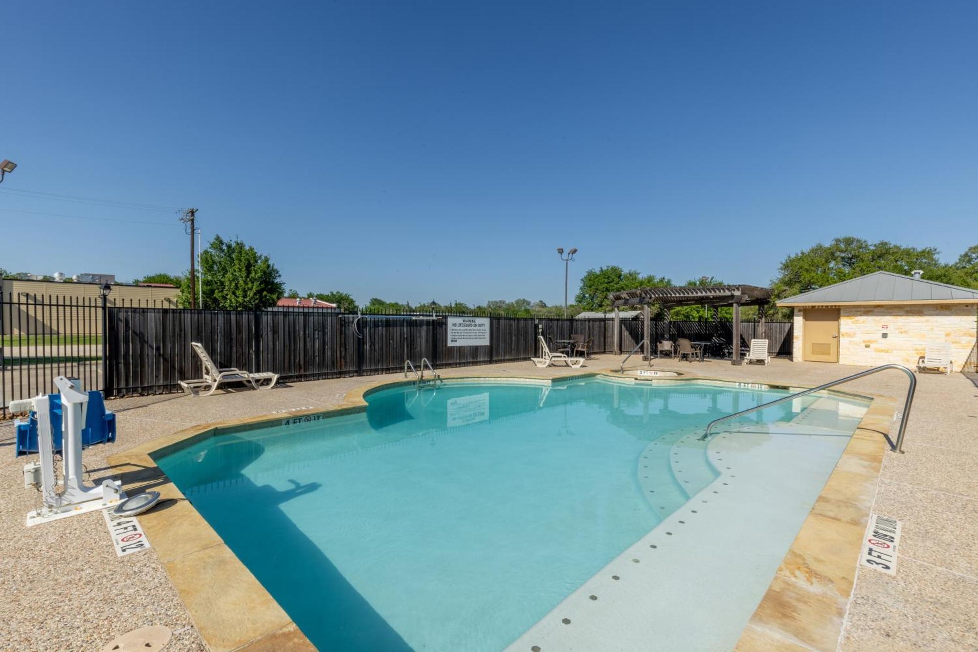 Hotel Texas Hallettsville ภายนอก รูปภาพ