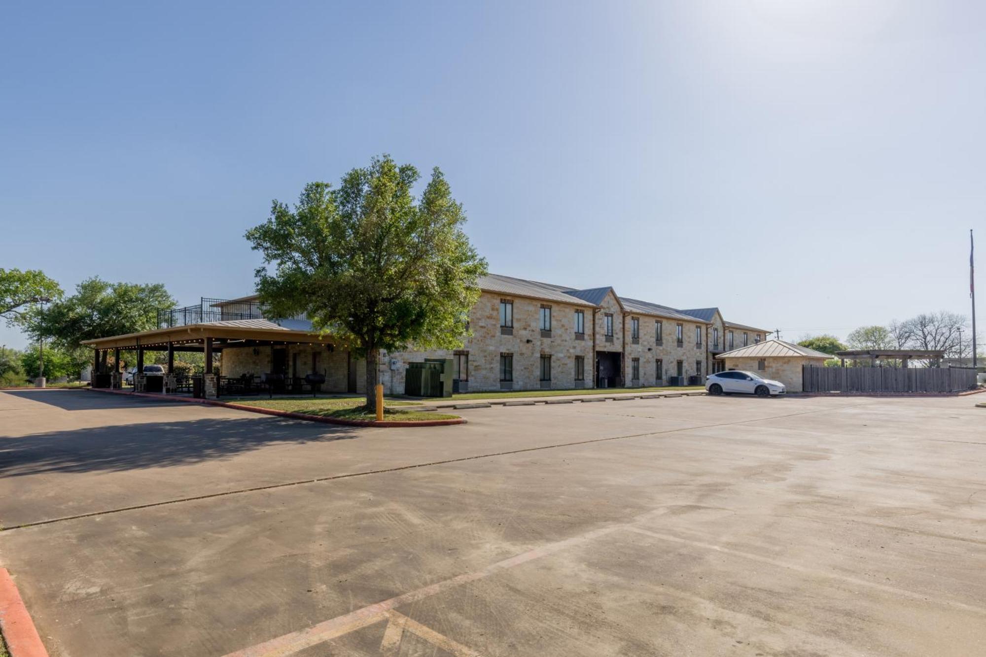 Hotel Texas Hallettsville ภายนอก รูปภาพ