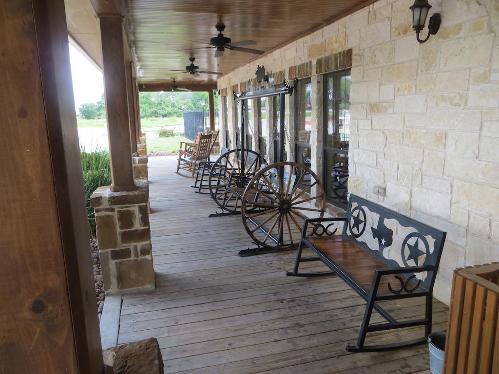 Hotel Texas Hallettsville ภายนอก รูปภาพ