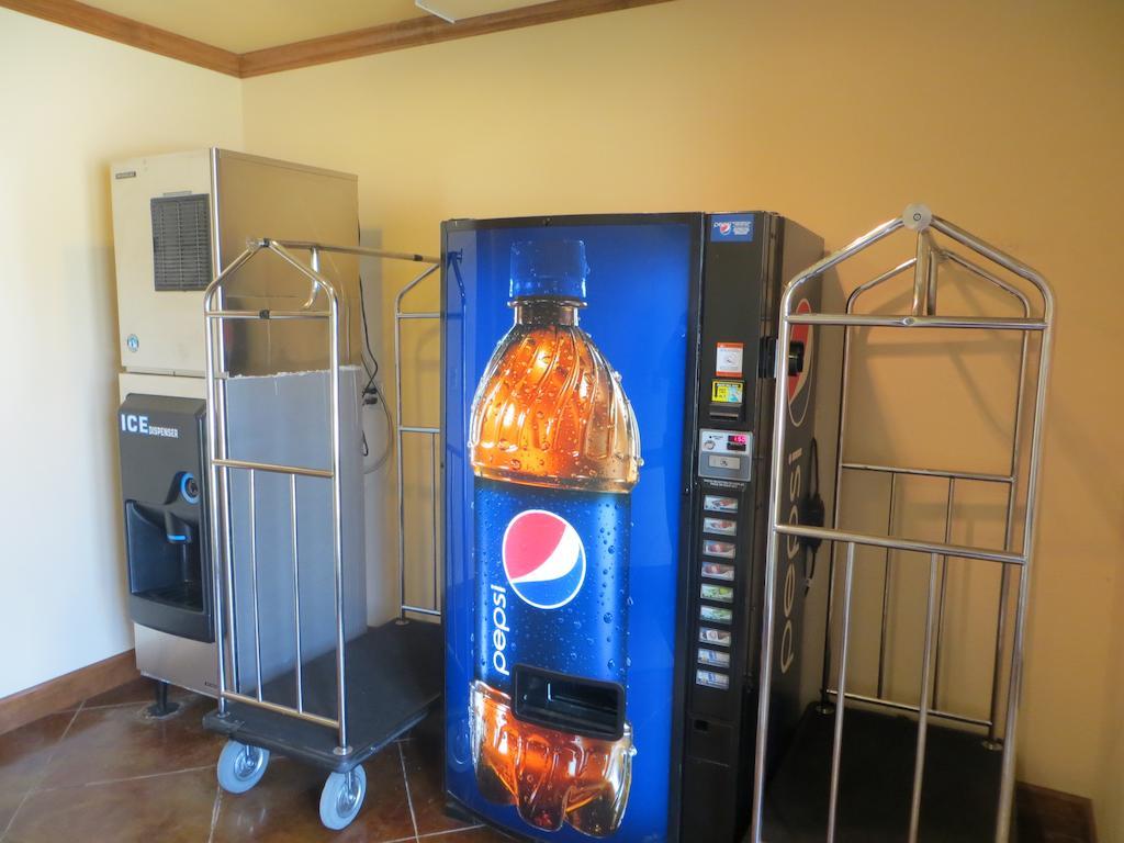 Hotel Texas Hallettsville ภายนอก รูปภาพ