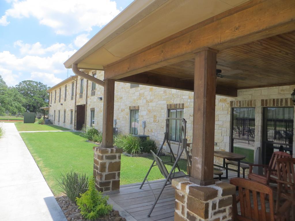 Hotel Texas Hallettsville ภายนอก รูปภาพ