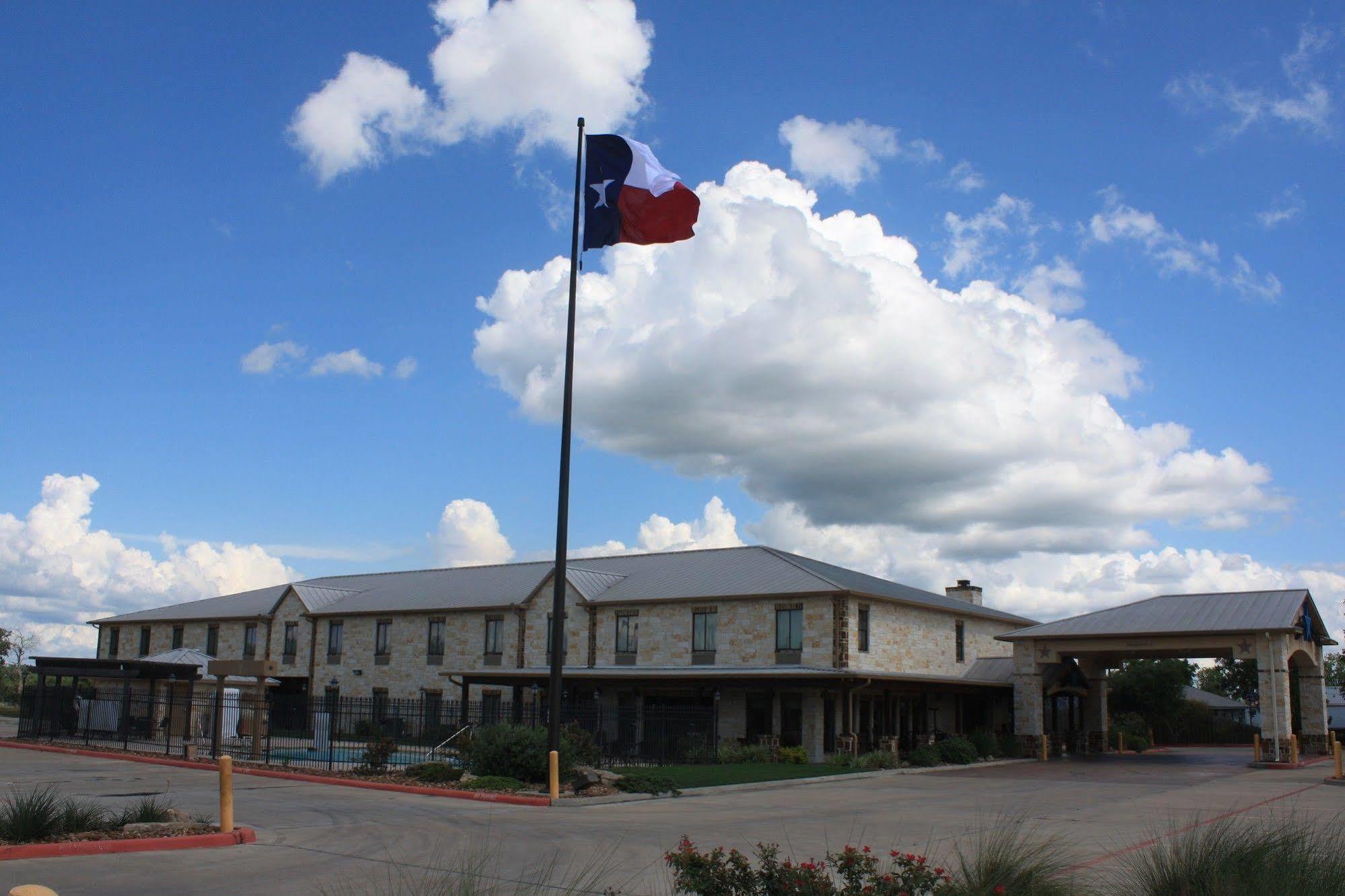 Hotel Texas Hallettsville ภายนอก รูปภาพ