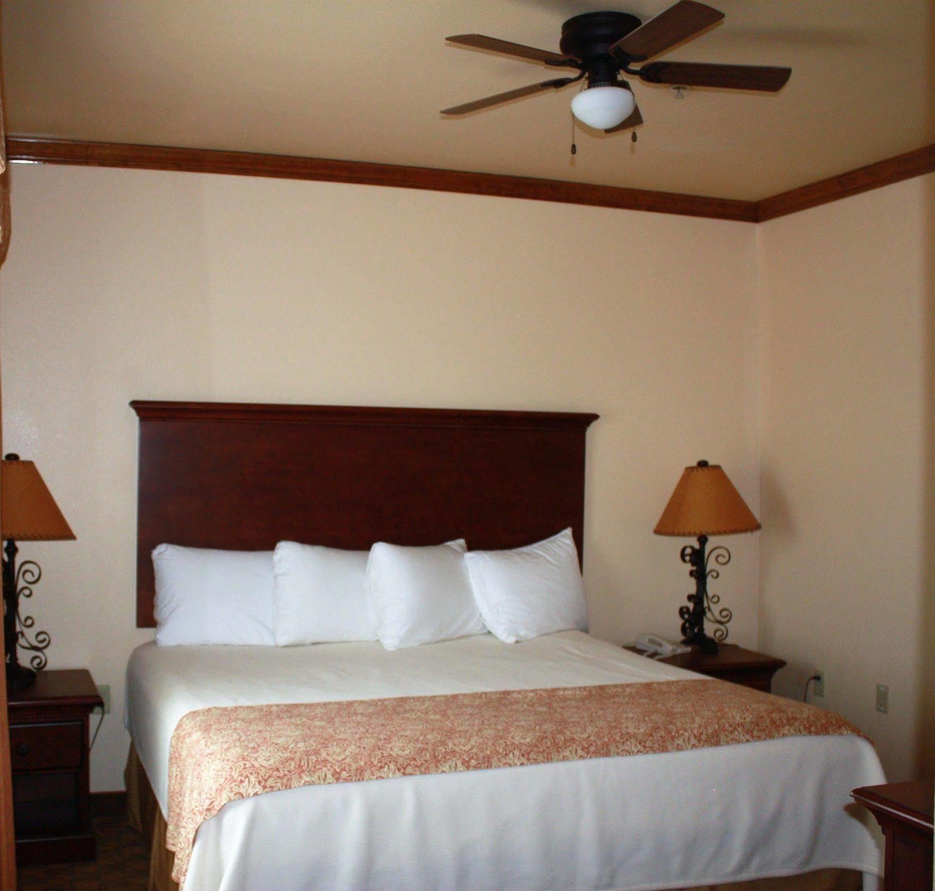 Hotel Texas Hallettsville ภายนอก รูปภาพ