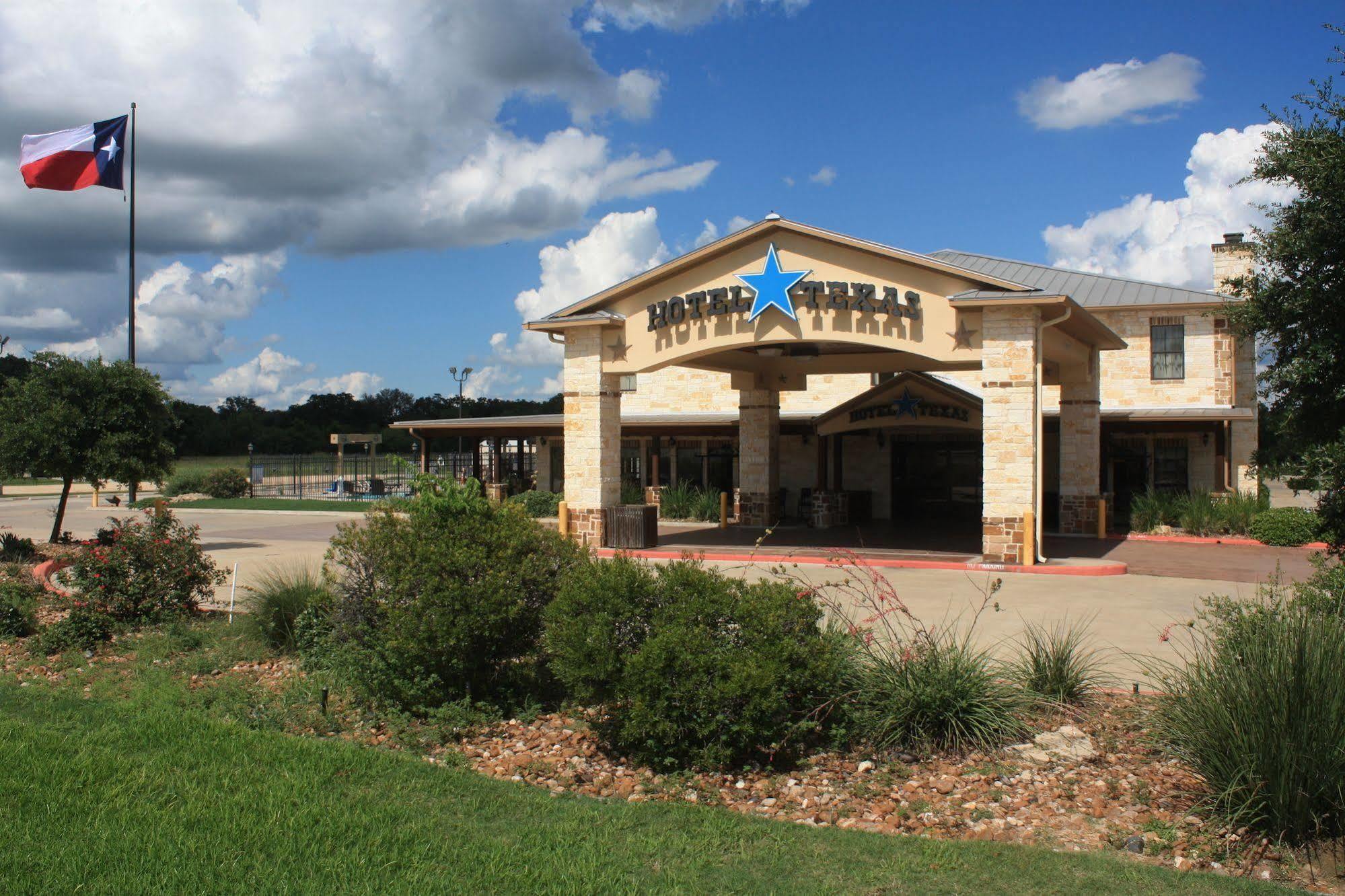 Hotel Texas Hallettsville ภายนอก รูปภาพ